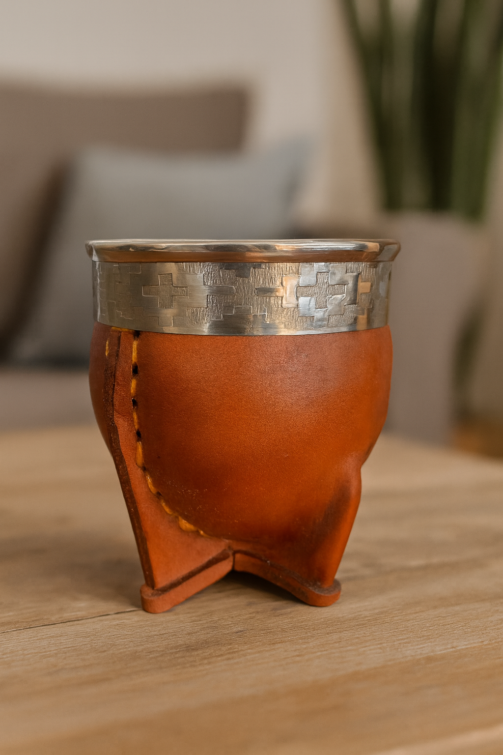 Mate Becher Marlon - Edelstahl braun auf Tisch